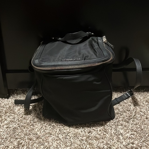 🛑 Michael Kors Nylon Backpack - Picture 1 of 6